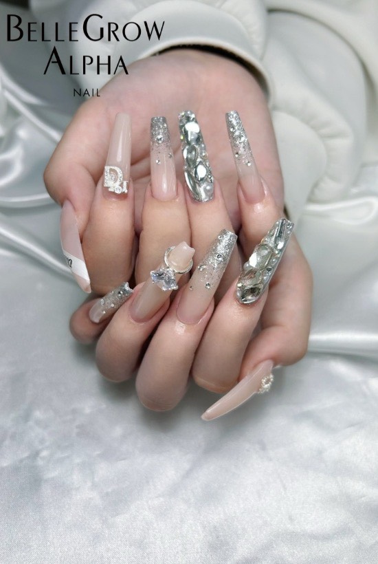 キレイめギャルネイル