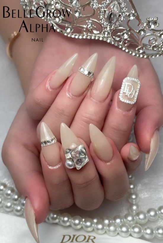 ベージュネイル