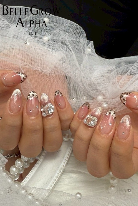 ヒョウ柄フレンチネイル